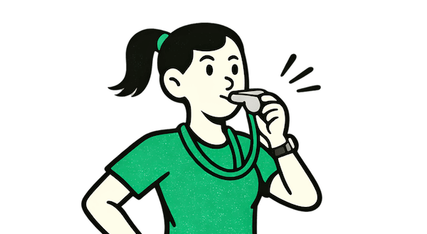 Entrenadora deportiva usando un silbato.